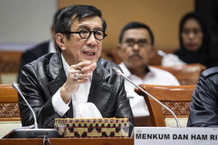Menteri Hukum dan Hak Asasi Manusia (Menkumham) Yasonna H Laoly saat menyampaikan paparan saat menghadiri rapat kerja dengan Komisi III DPR di Kompleks Parlemen, Senayan, Jakarta, Senin 4 Juni 2018. (Foto: Antara)