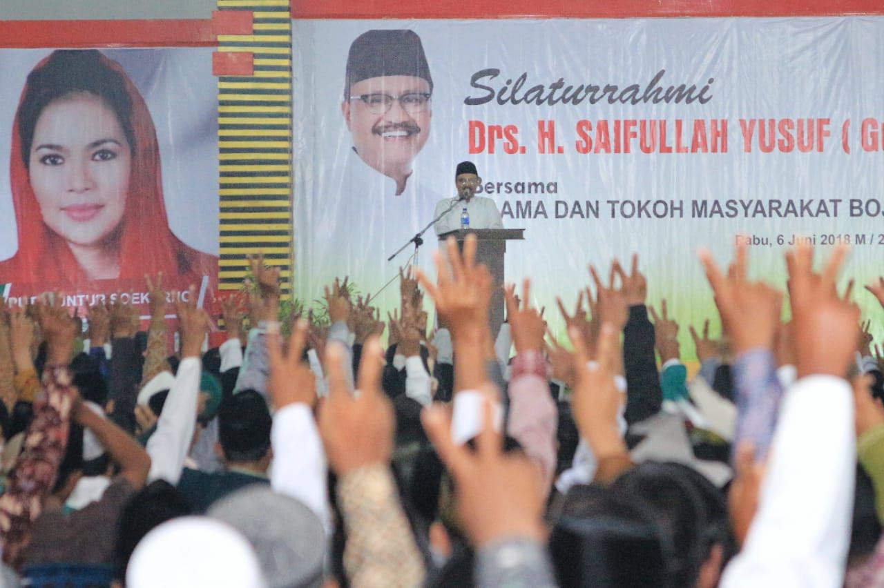 Silaturahmi, Kiai kampung, ulama Nahdlatul Ulama, tokoh masyarakat Bojonegoro dengan calon gubernur Jawa timur Saifullah Yusuf (Gus Ipul), di gedung Tri Dharma, Bojonegoro, Rabu 6 Juni 2018.
