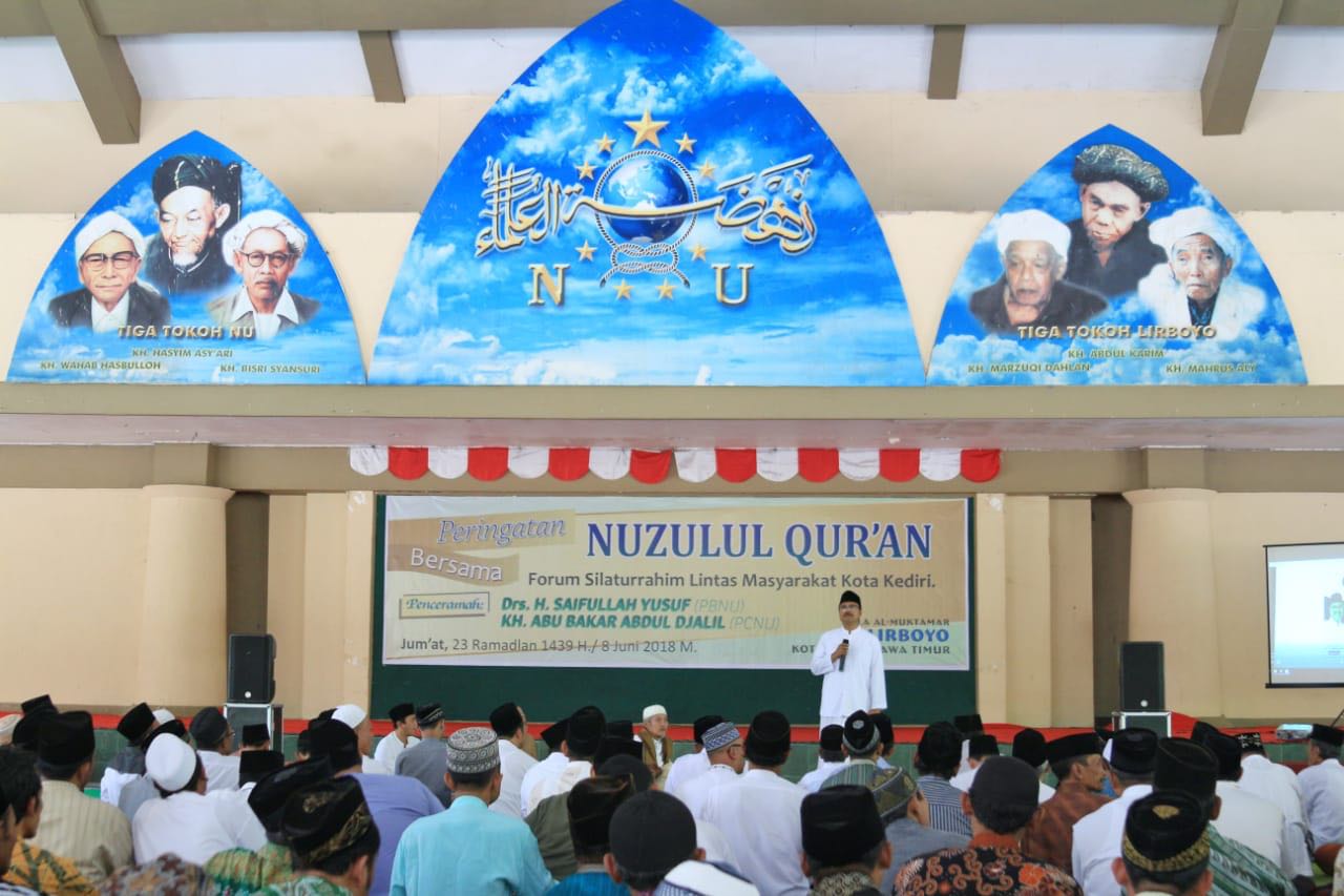 Cagub Nomor 2 Syaifullah Yusuf saat menghadiri Nuzulul Qur'an di Pondok Pesantren Lirboyo, Kediri, Jumat, 8 Juni 2018.