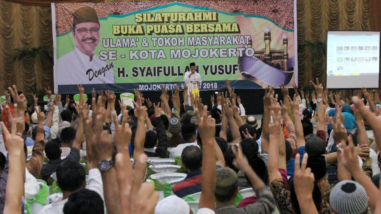 Dua ribu tokoh masyarakat tingkat RT se Kota Mojokerto menyatakan dukungan menyatakan dukungan ke calon gubernur Jawa Timur nomor urut dua, Saifullah Yusuf (Gus Ipul)-Puti Guntur Soekarno, Jumat, 8 Juni 2018. 