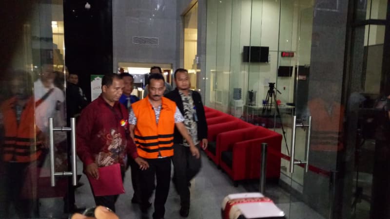 Wali Kota Blitar Muhammad Samanhudi Anwar keluar dari gedung KPK usai menjalani pemeriksaan. (Foto: Istimewa)