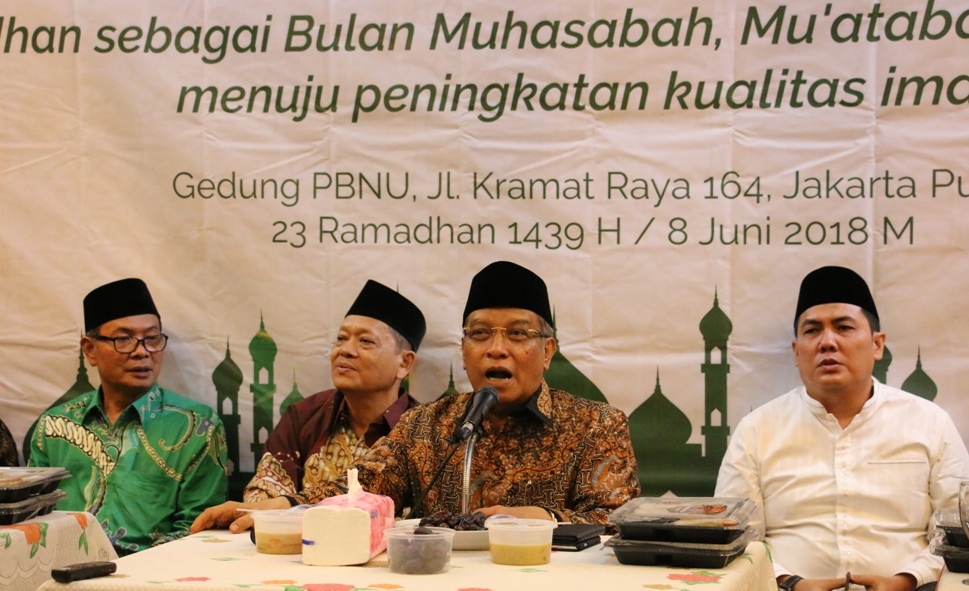 BUKA PUASA: Kiai Said Aqil Siroj dan jajaran PBNU di Jakarta. (foto: ist)