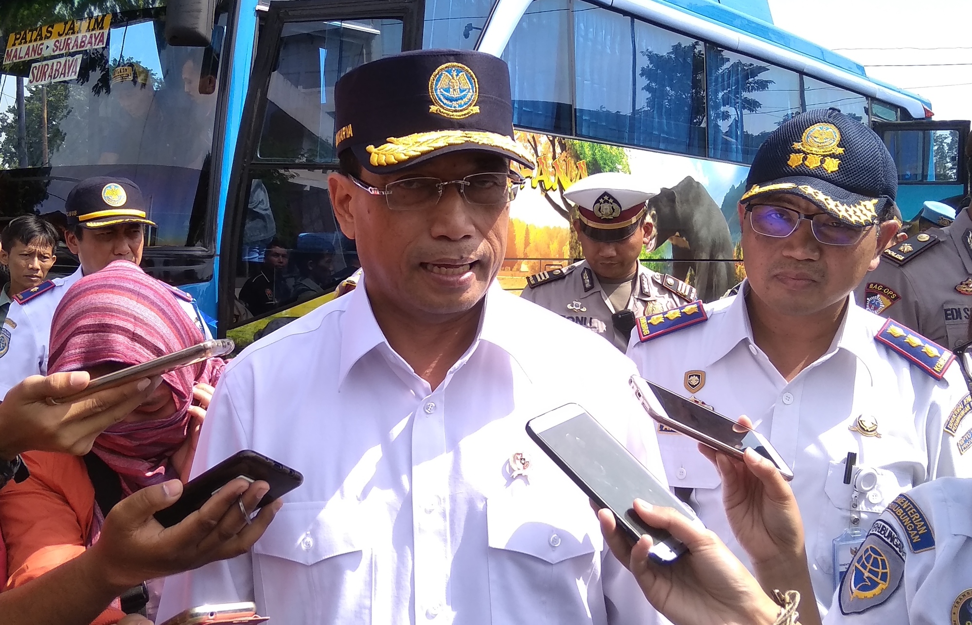 Menteri Perhubungan, Budi Karya Sumadi memastikan seluruh bus yang berada di Terminal Purabaya laik jalan.