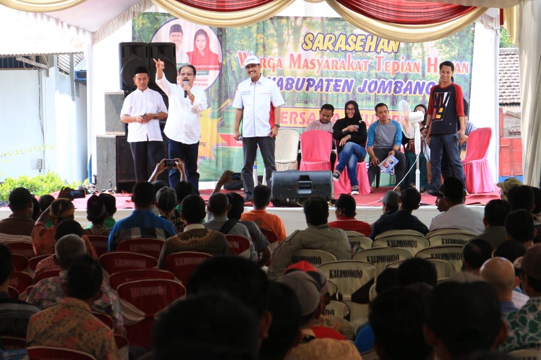 Mantan Bupati Jombang dua Periode Suyanto bersama keluarga besarnya kompak mendukung dan siap memenangkan pasangan calon gubernur nomor urut dua Saifullah Yusuf (Gus Ipul)-Puti Guntur Soekarno (Mbak Puti).