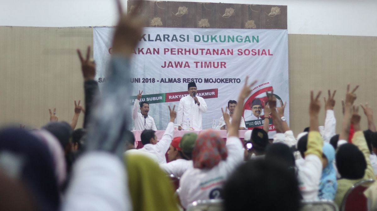 Kelompok Tani Hutan (KTH) Perhutanan Sosial dari seluruh Jawa Timur mendeklarasikan dukungan bagi pasangan Saifullah Yusuf (Gus Ipul)-Puti Guntur Soekarno, Sabtu, 9 Juni 2018, malam.
