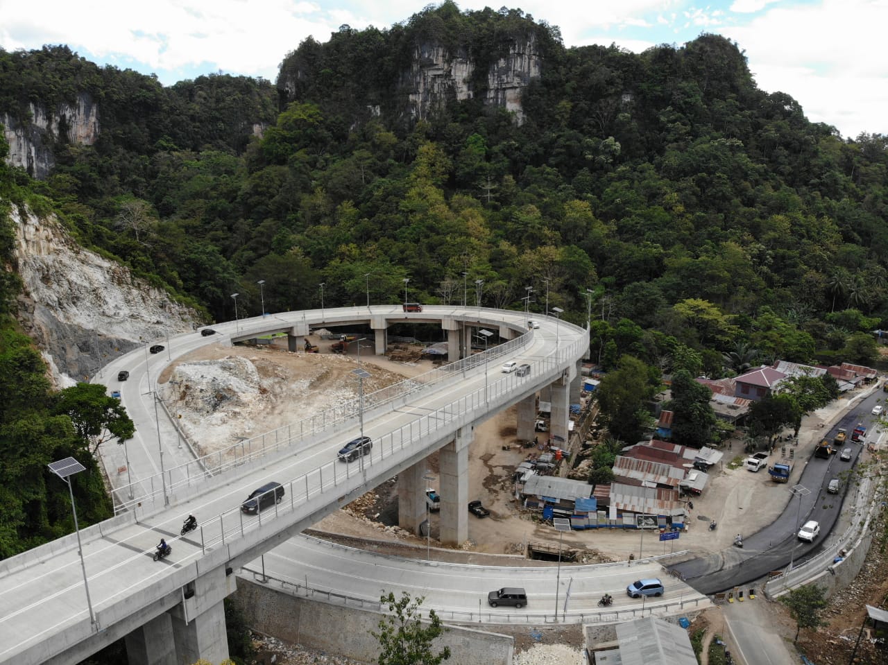 Jembatan layang yang menghubungkan Maros-Bone di Sulawesi Selatan. (Foto: Dok.PUPR)