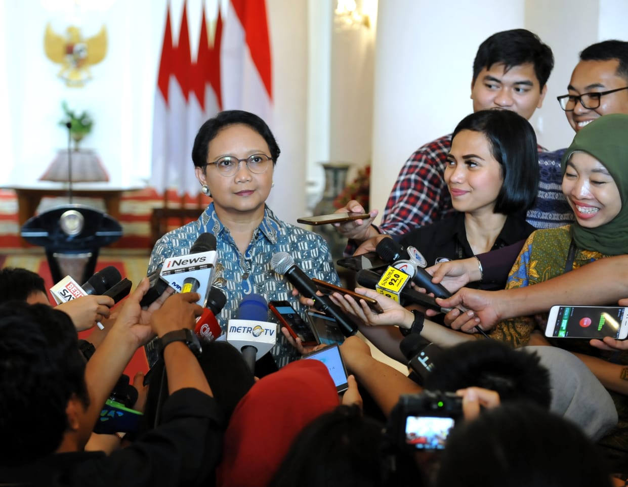 PENJELASAN: Menlu Retno Marsudi ketika menjawab pertanyaan awak media di Bogor. (foto: setneg for ngopibareng.id)