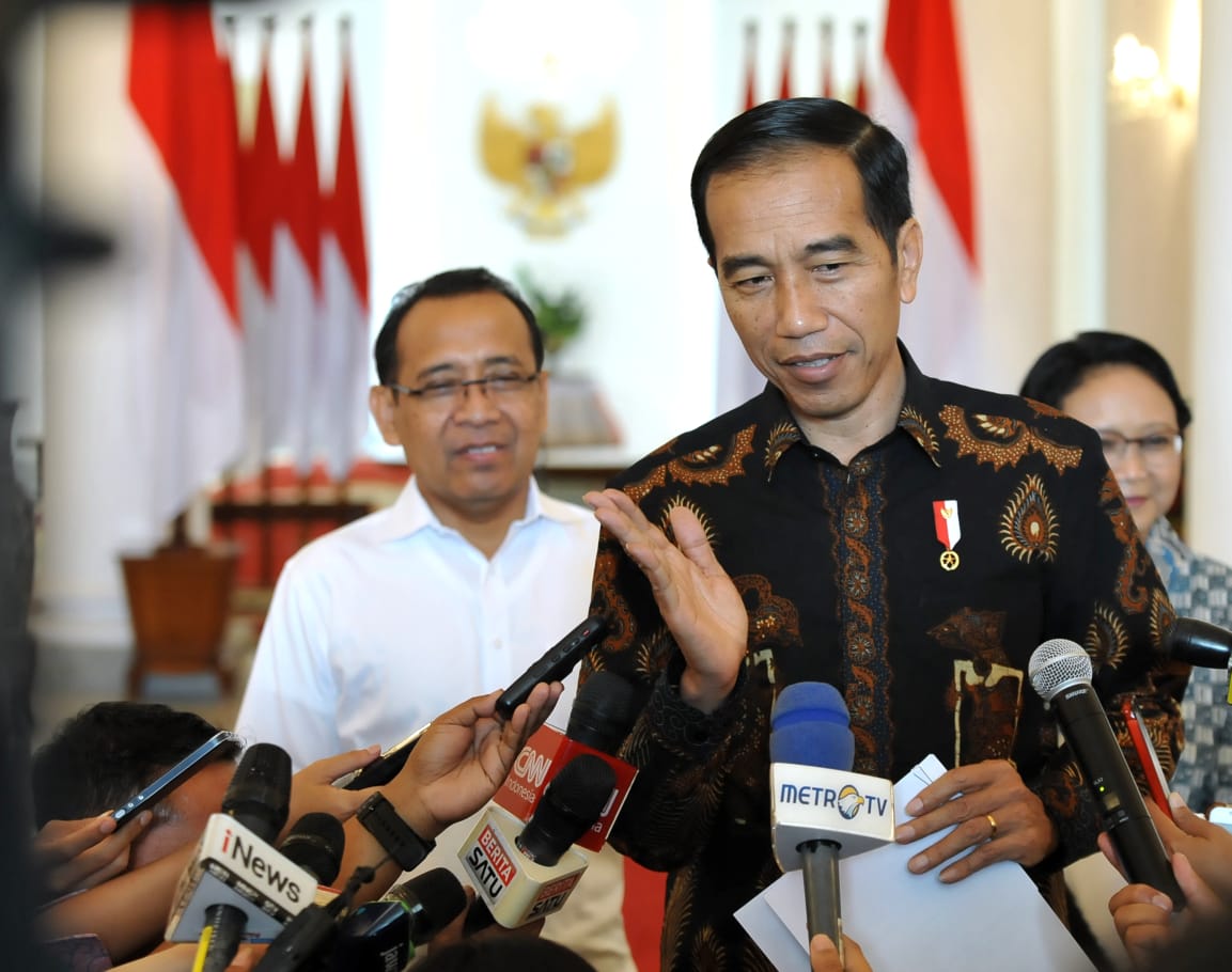 KONFERENSI PERS: Presiden Joko Widodo ketika melayani pertanyaan awak media. (foto: setneg for ngopibareng.id)