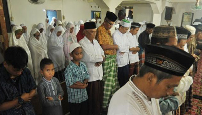 Foto ilustrasi Jamaah Tarekat Naqsyabandiyah melaksanakan salat Idul Adha di Musala Baitul Makmur, Pauh, Padang, Sumatera Barat, Kamis 31 Agustus 2017. (Foto: Antara)