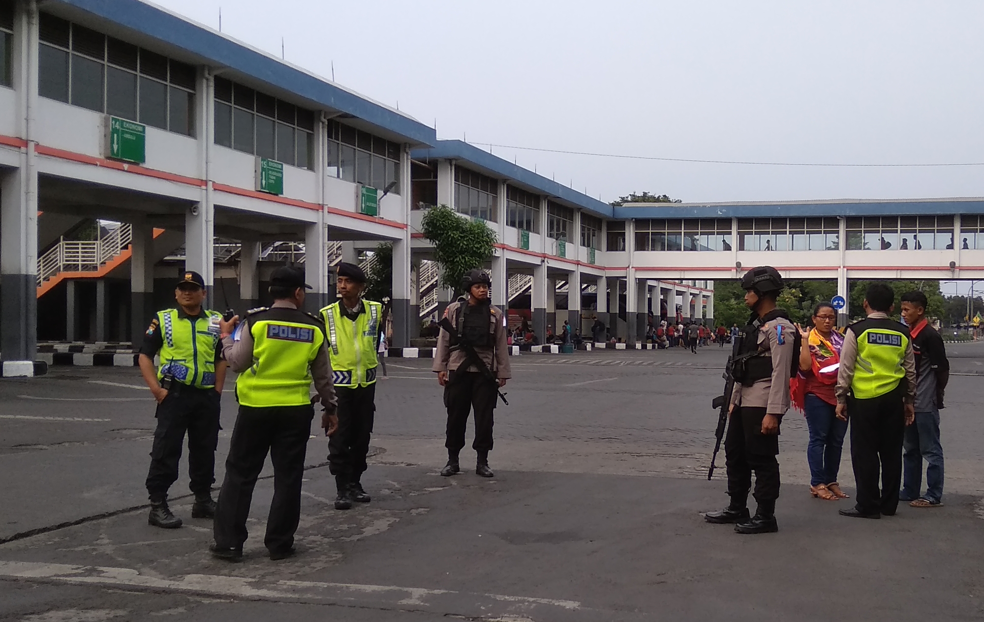 H-2 Lebaran, pengamanan mudik di Terminal Purabaya diperketat. (foto: hrs/ngopibareng)