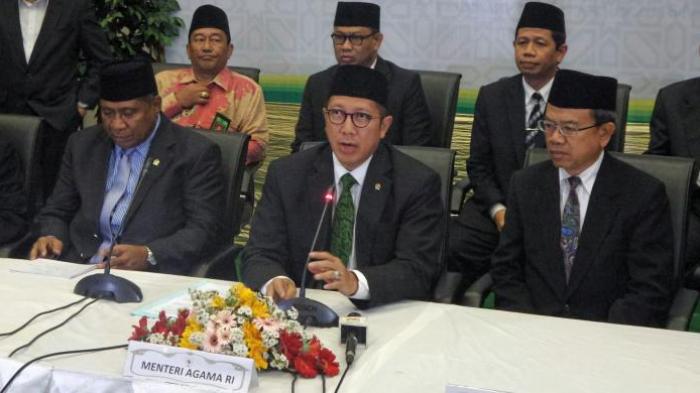 KETERANGAN: Menteri Agama Lukman Hakim Saifuddin memberi keterangan pers. (foto: dok ngopibareng.id)