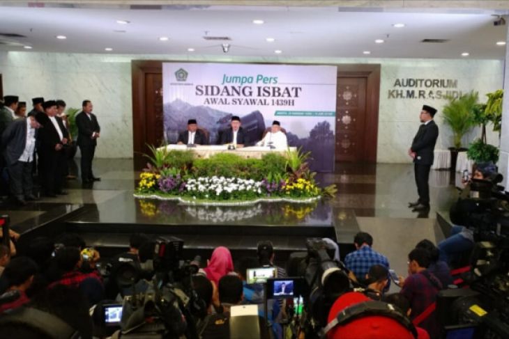 Konferensi pers pengumuman hasil sidang isbat penentuan 1 Syawal 1439 H di Kementerian Agama, Jakarta, Kamis 14 Juni 2018. (Foto: Antara)