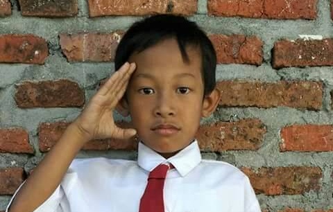 Seorang anak berumur 8 tahun warga Bendul Merisi Gg. 1 Utara 14-A Kota Surabaya, Galang Ardiansyah dikabarkan hilang dan hingga saat ini belum ditemukan usai mengikuti takbir keliling di masjid sekitar rumahnya pada Kamis, 14 Juni 2018 malam (Foto: Istimewa) 