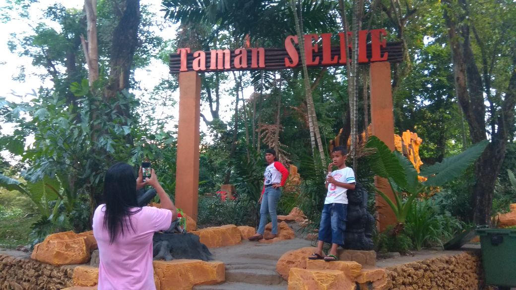 Suasana libur lebaran di Kebun Binatang Surabaya. (foto: hrs/ngopibareng)