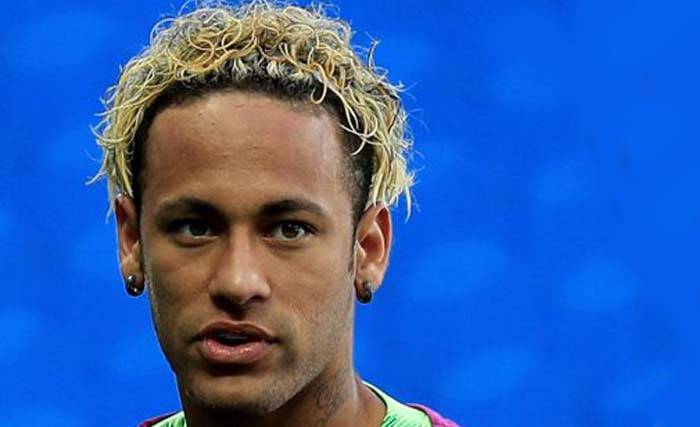 Gaya rambut baru Neymar jelang lawan Swiss, dini hari nanti. foto:reuters