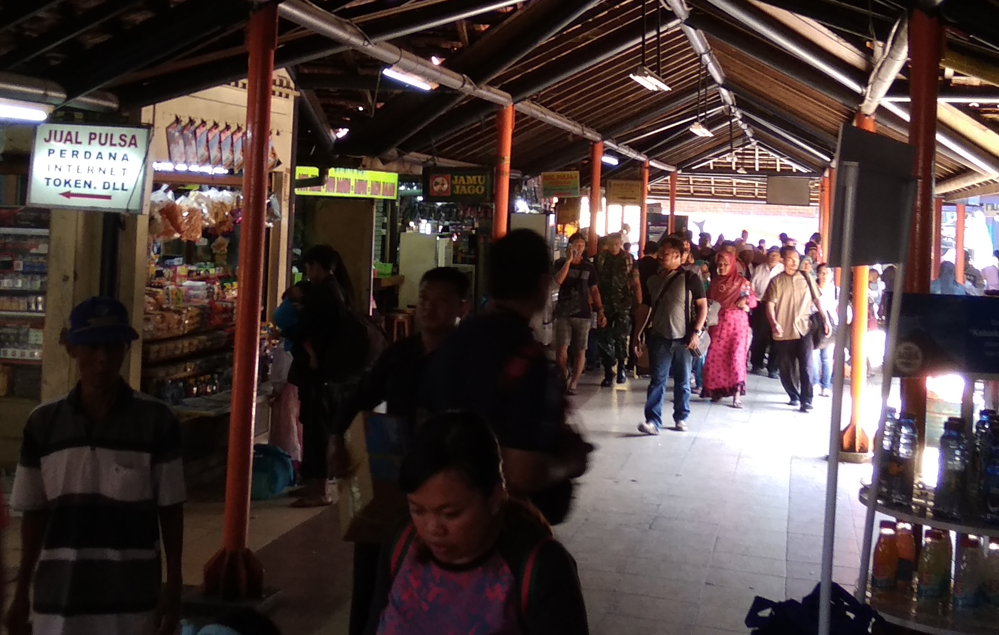 Jalur kedatangan di Terminal Purabaya mulai alami peningkatan penumpang, Senin 18 Juni 2018. (foto: hrs/ngopibareng)