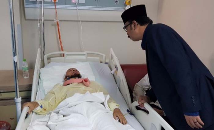 Dubes RI untuk Arab Saudi, Agus Maftuh Abegebriel mengunjungi para korban di RS King Fahd Hospital Madinah, hari Senin 18 Juni kemarin. (foto: kbri riyadh). 