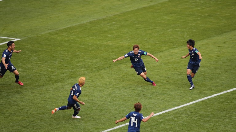 Pemain Jepang merayakan gol kedua ke gawang Kolombia. foto:fifa
