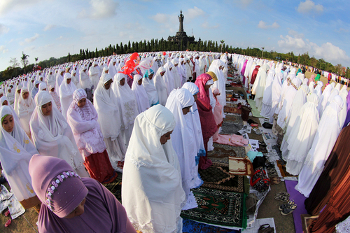 KOKOH: Idul Fitri memperkokoh kerukunan di antara umat Islam. (foto: ist)