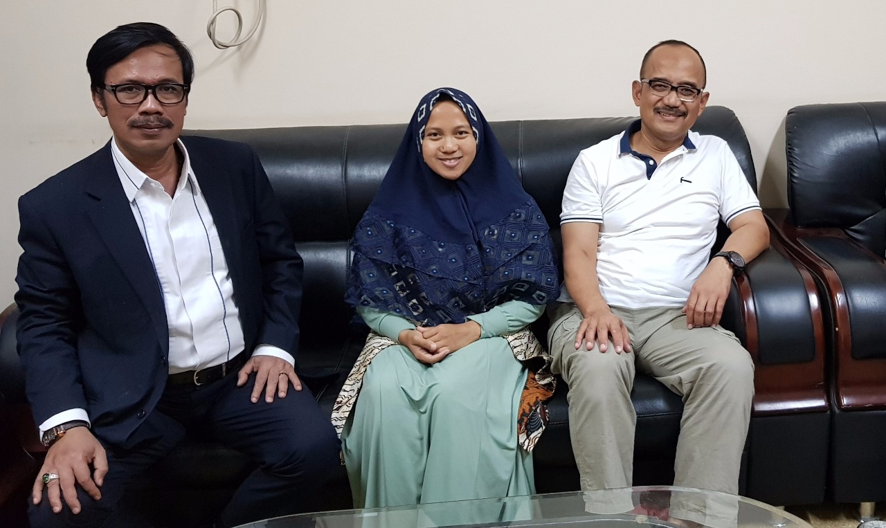 Puti Hasni dan Abdullah Yazid (kanan, suaminya) bersama Dubes RI untuk Saudi, Agus Maftuh Abegebriel. (foto: Agus Maftuh for ngopibareng.id) 