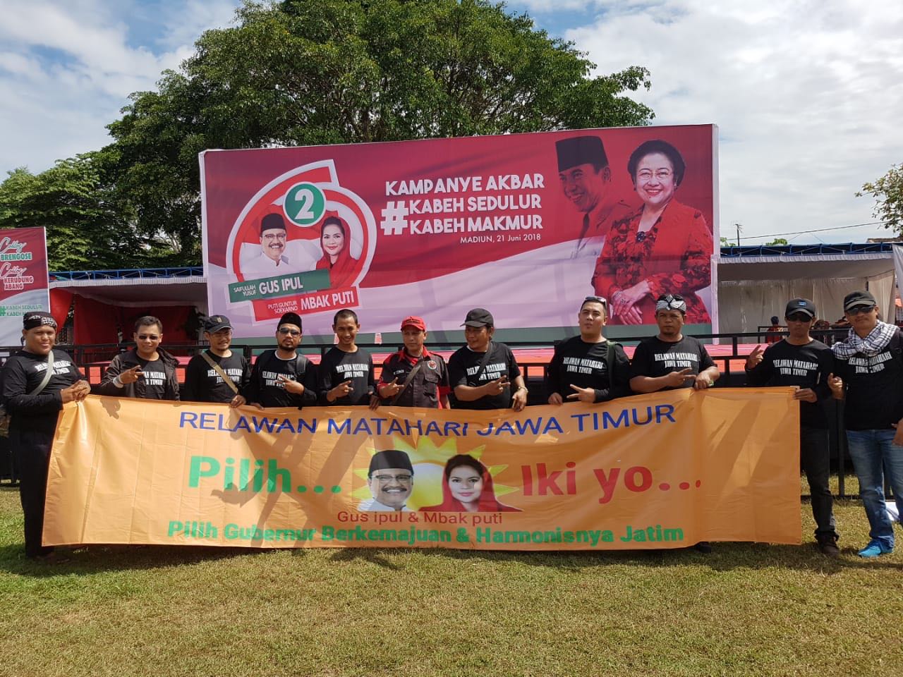 Relawan Matahari berisikan anak-anak muda yang religius dan nasionalis. Mereka berangkat dari Surabaya, dan siang ini sampai di Kota Madiun, Kamis, 21 Juni 2018.