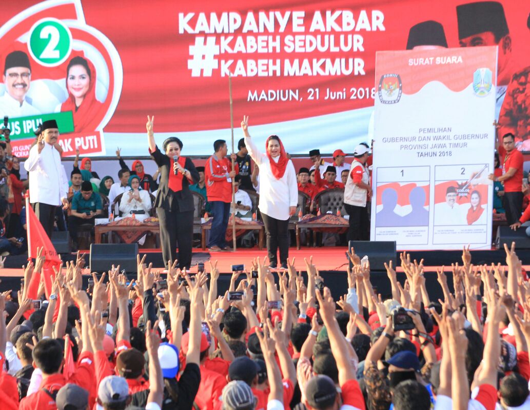 Megawati saat menjadi juru kampanye Gus Ipul-Puti Guntur Soekarno di Lapangan Gulun, Kota Madiun, Kamis, 21 Juni 2018.