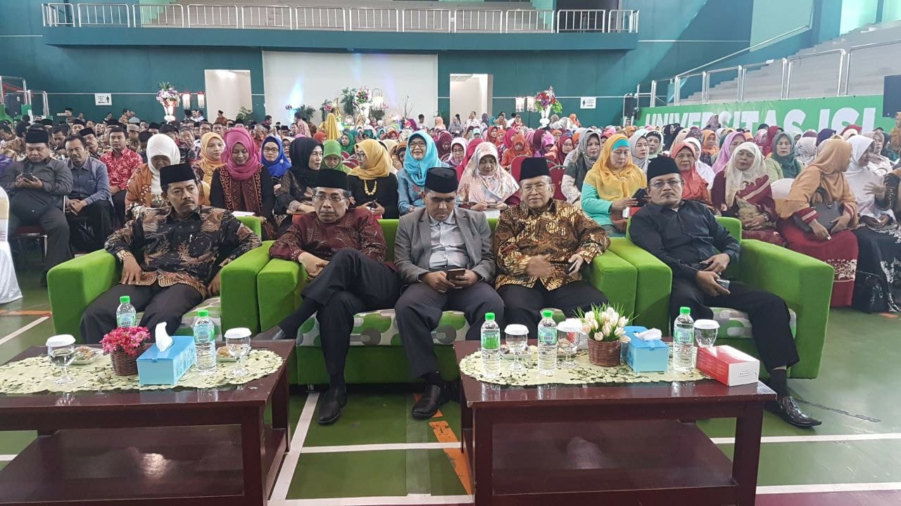 RAHMAH: KH Yahya Cholil Staquf pada acara Halal Bihalal keluarga besar Universitas Islam Negeri (UIN) Sunan Ampel, Surabaya. (foto: humas UINSA)