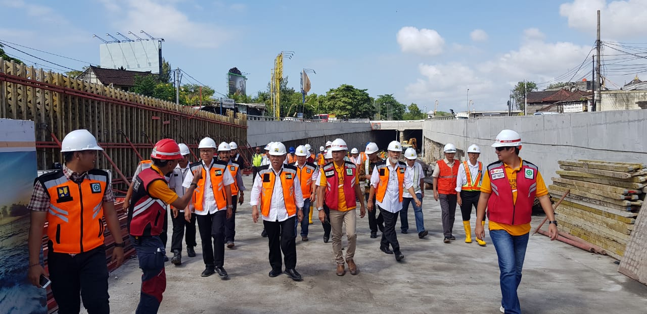  Menteri PUPR Basuki Hadimuljono meninjau lokasi pembangunan Underpass Simpang Tugu Ngurah Rai hari ini, Sabtu, 23 Juni 2018. (Foto: Dok. PUPR)