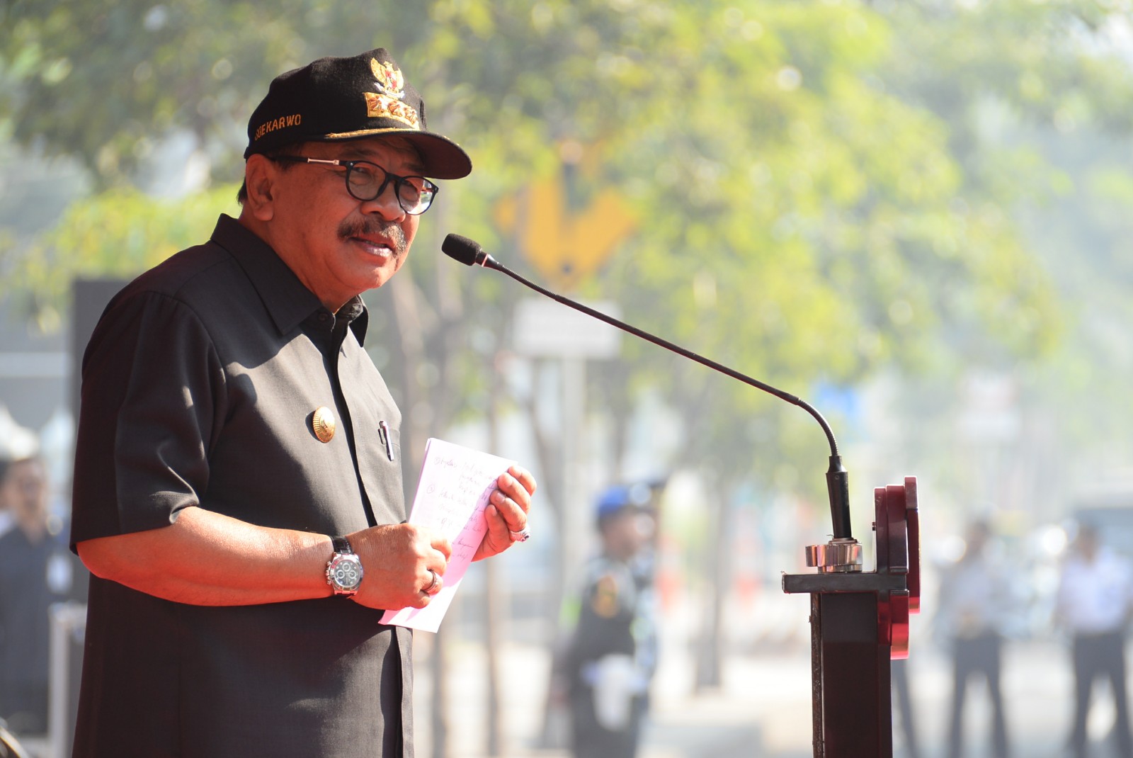 Gubernur Jatim Soekarwo imbau masyarakat tak terlalu percaya dengan quick count pada Pilkada Jatim. (Foto: Istimewa)
