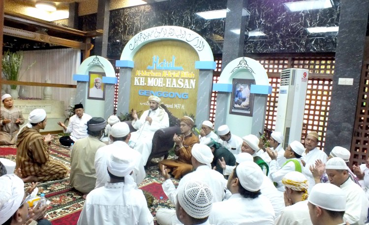 HAUL AKBAR: DR. Syekh Muhammad Bin Ismail Makah hadiri Haul Akbar ke-63 KH. Moh. Hasan Genggong, Senin (25/6/2018). (foto: ngopibareng.id)