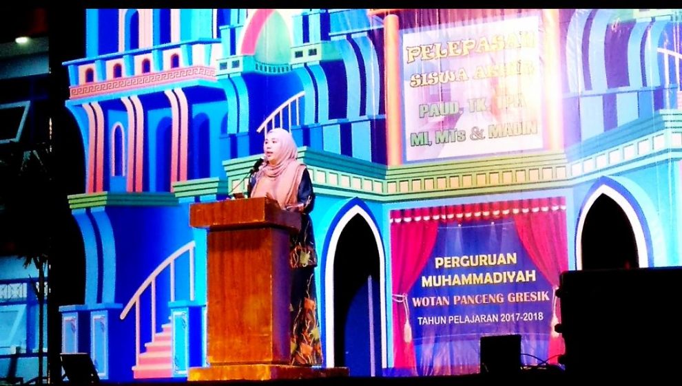 DAKWAH: Ketua Pimpinan Cabang Istimewa ‘Aisyiyah (PCIA) Malaysia Nita Nasyithah ketika di Gresik. (foto: ist)