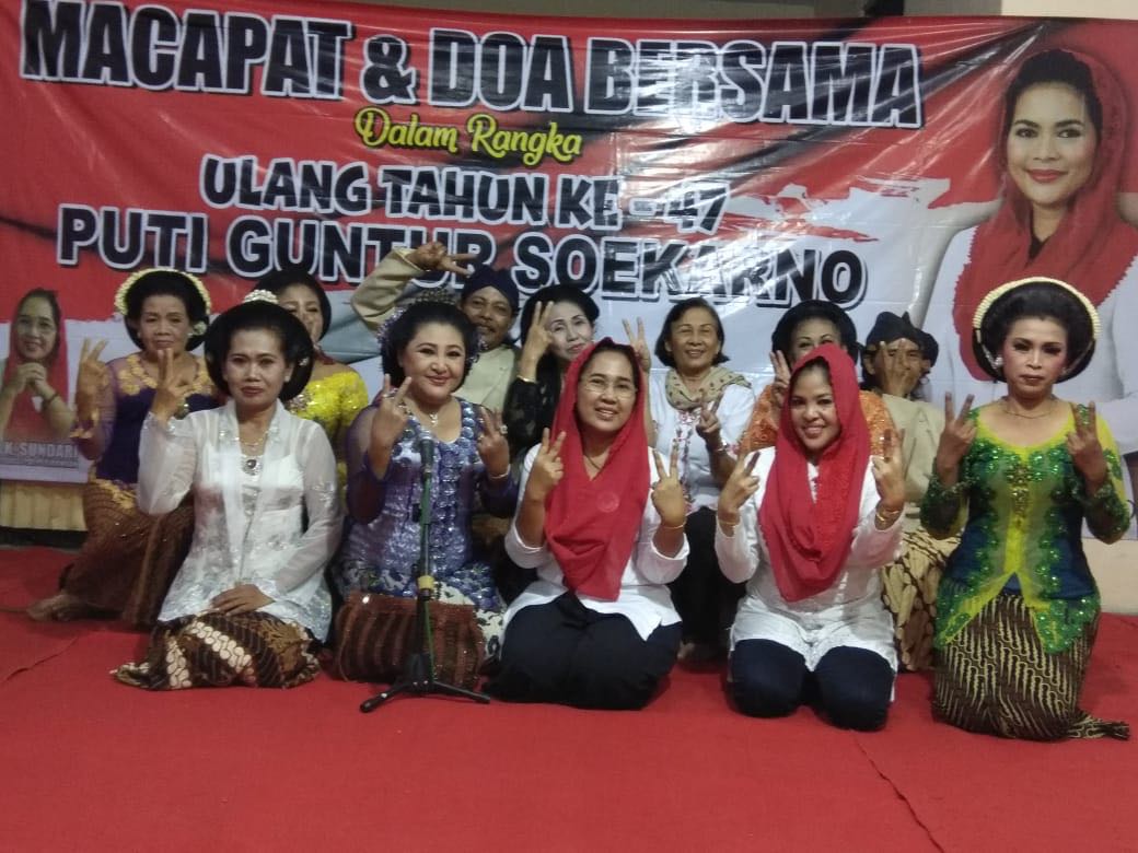 Relawan Sarinah dan Sedulur Marhaen (Semar), lakukan syukuran Ultah Puti Soekarno, di Kabupaten Kediri pada Senin, 25 Juni 2018, malam. 