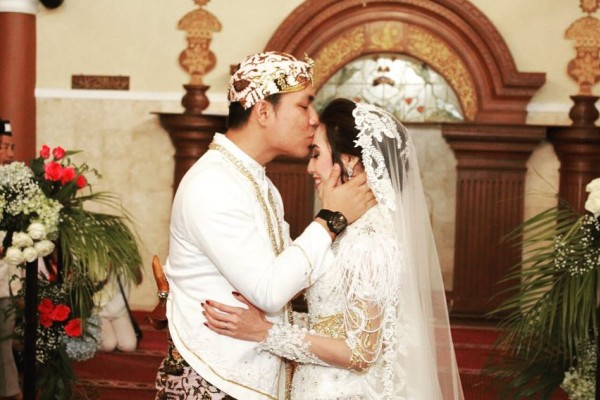 Pasangan Rizal Armada dan Monica Imas sah sebagai pasangan suami istri hari ini, Kamis (28/6/2018).