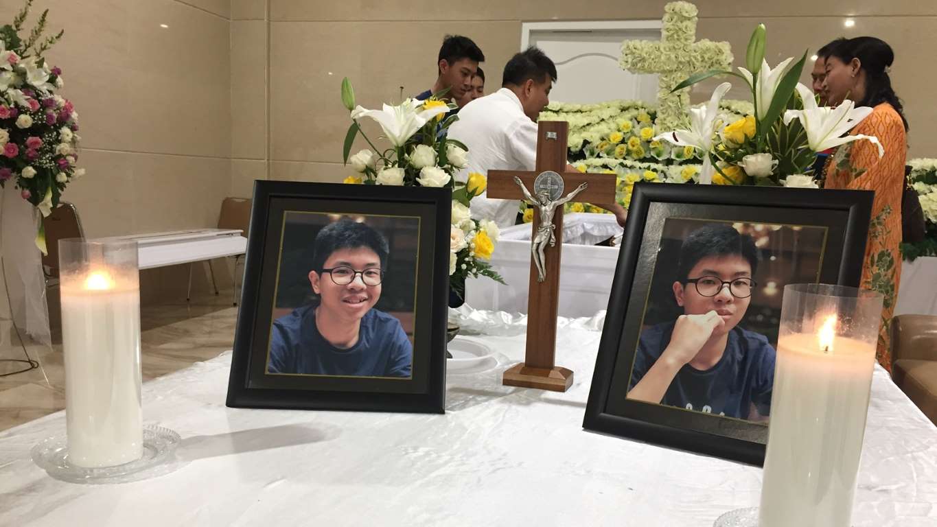 Jenazah George Ernest Suhardi (16) disemayamkan di rumah duka Grand Heaven, Jalan Pluit Raya, Jakarta Pusat, Minggu (1/7).