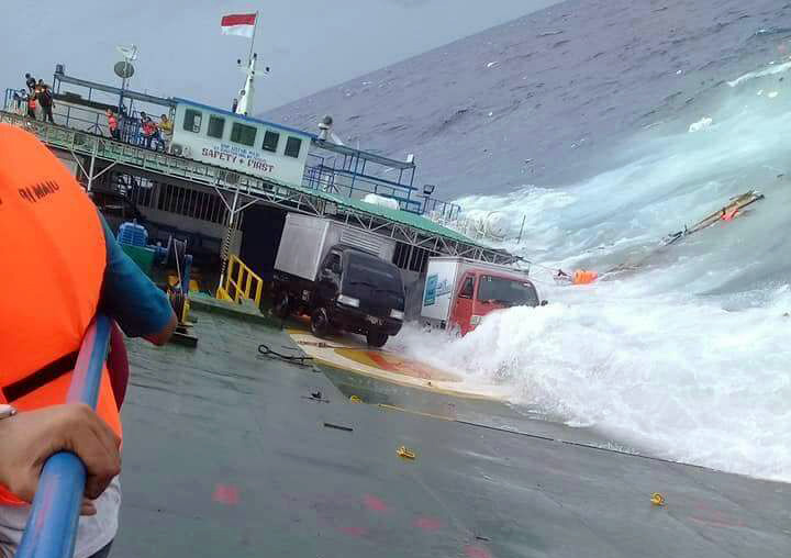 KM Lestari Maju yang mengalami kebocoran lambung kiri, hingga menyebabkan kandas di perairan Selayar, Bulumba, Sulawesi Selatan, Selasa, 3 Juli 2018