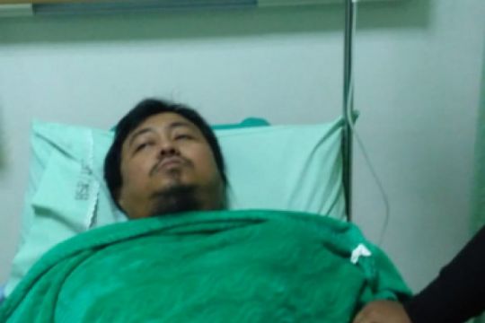 Wartawan beritajatim.com Oryza Ardiansyah Wirawan saat dirawat inap di RS Jember Klinik (istimewa)
