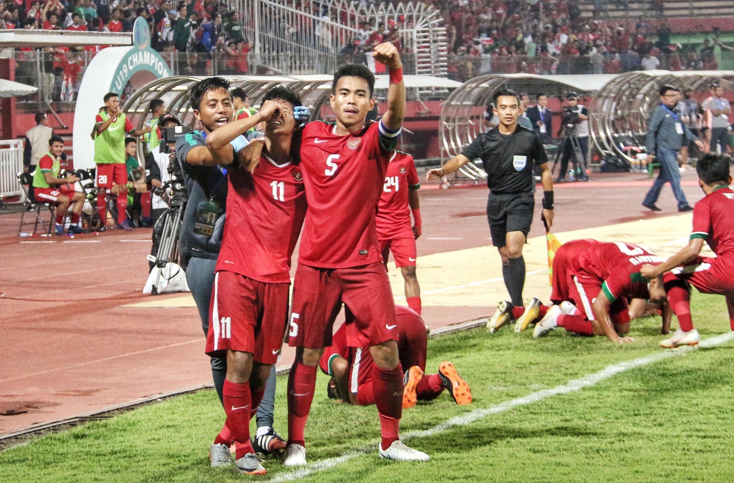 Selebrasi kemenangan Timnas Indonesia U-19 usai gasak Philippina 4-1, Kamis 5 Juli 2018. (foto: hrs/ngopibareng)