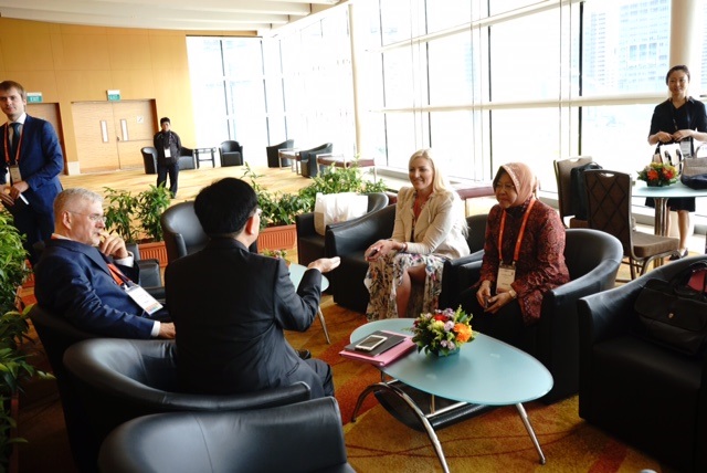Wali Kota Surabaya Tri Rismaharini mengikuti acara special gathering bersama 4 Wali Kota peraih special mention di Expo and Convention Center Marina Bay Sands Singapura, Minggu, 8 Juli 2018. (Foto: Istimewa)