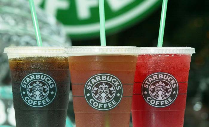 Sedotan plastik akan segera ditinggalkan Starbucks di 28 ribu geranya di seluruh dunia. (foto: afp)