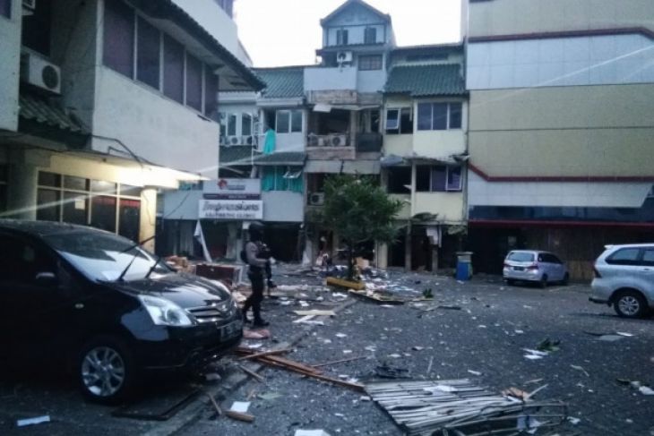 Kondisi usai ledakan yang diduga berasal dari tabung gas 12 Kilogram di Rumah Toko Grand Wijaya Center II Kebayoran Baru Jakarta Selatan pada Kamis 12 Juli ukul 04.30 WIB. (Foto: Istimewa)