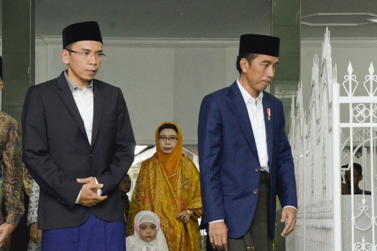 Gubernur NTB, TGB Zainul Majdi (kiri) siapkan bonus untuk Lalu Muhammad Zohri.