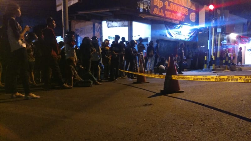 Warga berkerumun di Jalan Kaliurang, Yogyakarta (Foto:  Kumparan)