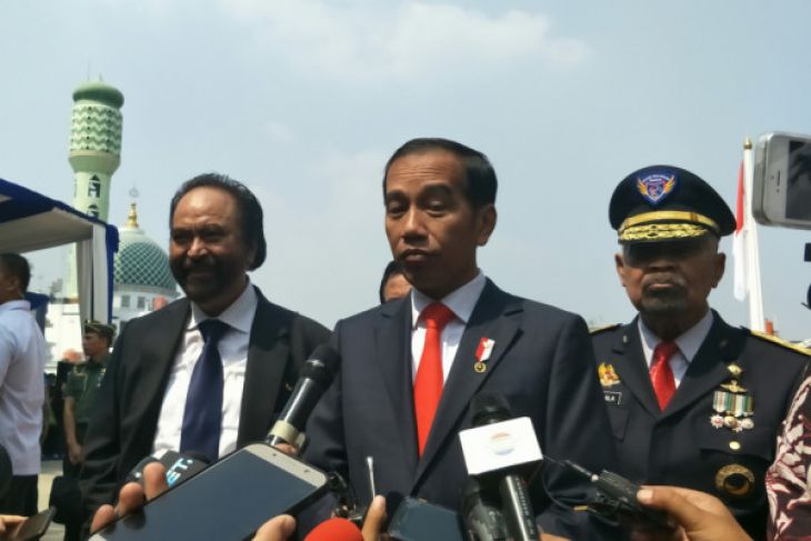 Presiden Joko Widodo memberikan keterangan usai memberikan kuliah umum di Akademi Bela Negara Partai NasDem di Jakarta, Senin 16 Juli 2018. (Foto: Antara)