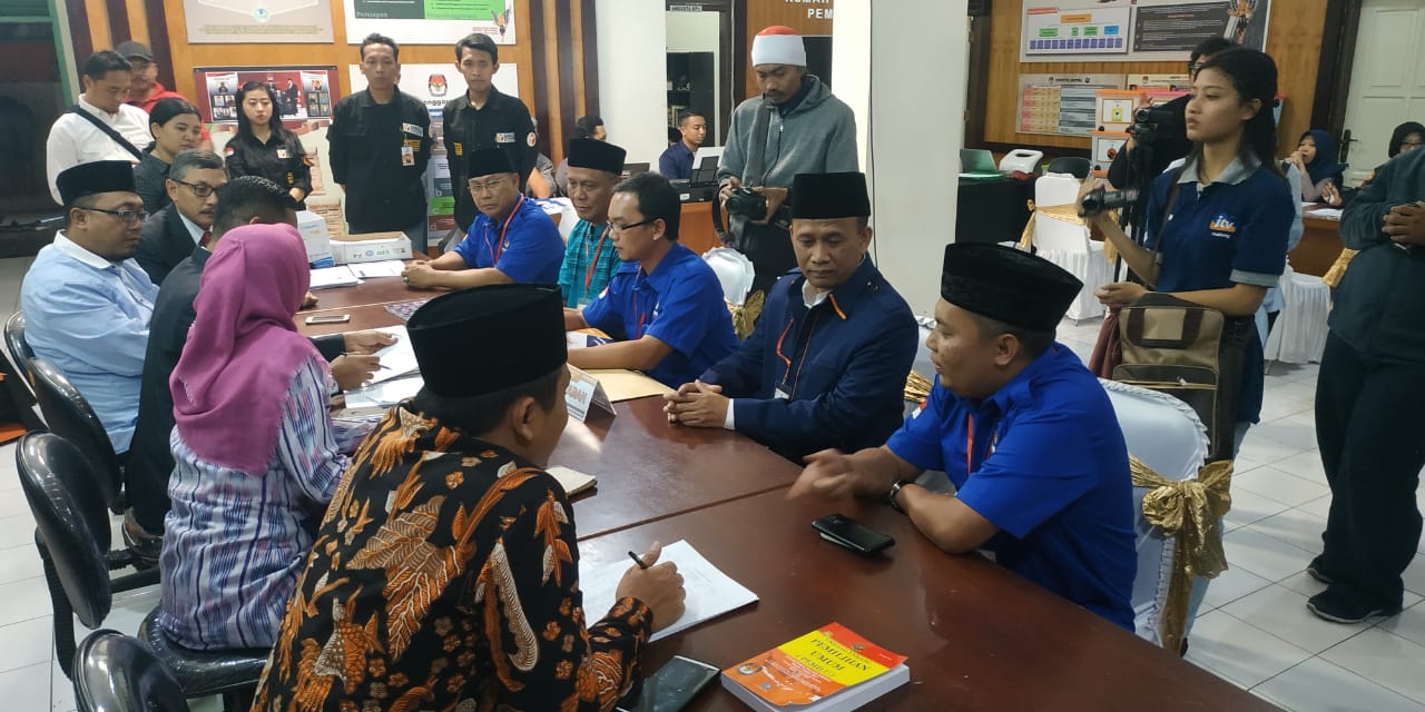 Parpol mendaftarkan kadernya di Kantor KPU Kota Malang, Senin 16 Juli 2018.