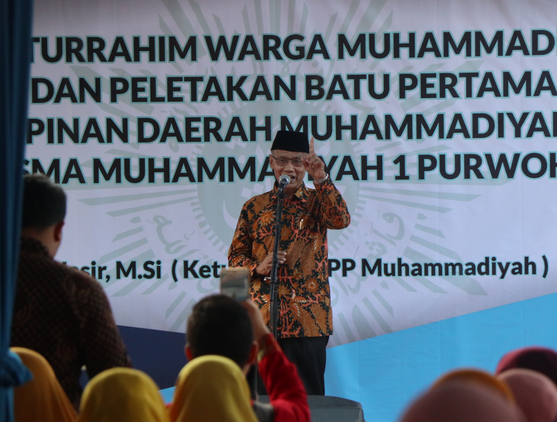 PESAN KHUSUS: Haedar Nashir, Ketua Umum PP Muhammadiyah. (foto: md for ngopibareng.id)