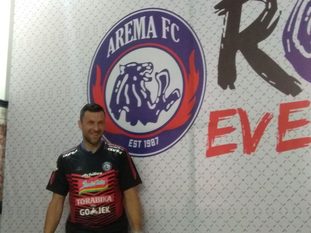 Penjaga gawang berpaspor Serbia Srdan Ostojic resmi direkrut oleh manajemen Arema FC. 