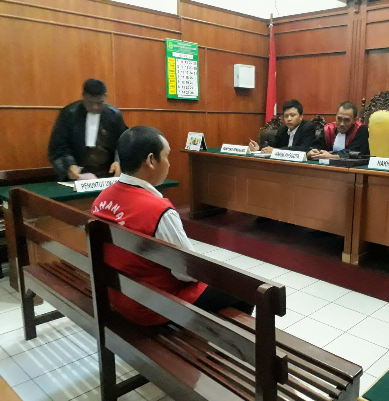 Terdakwa Torang Manaek Manullang menjalani sidang  di Pengadilan Negeri (PN) Surabaya, Selasa 17 Juli 2018