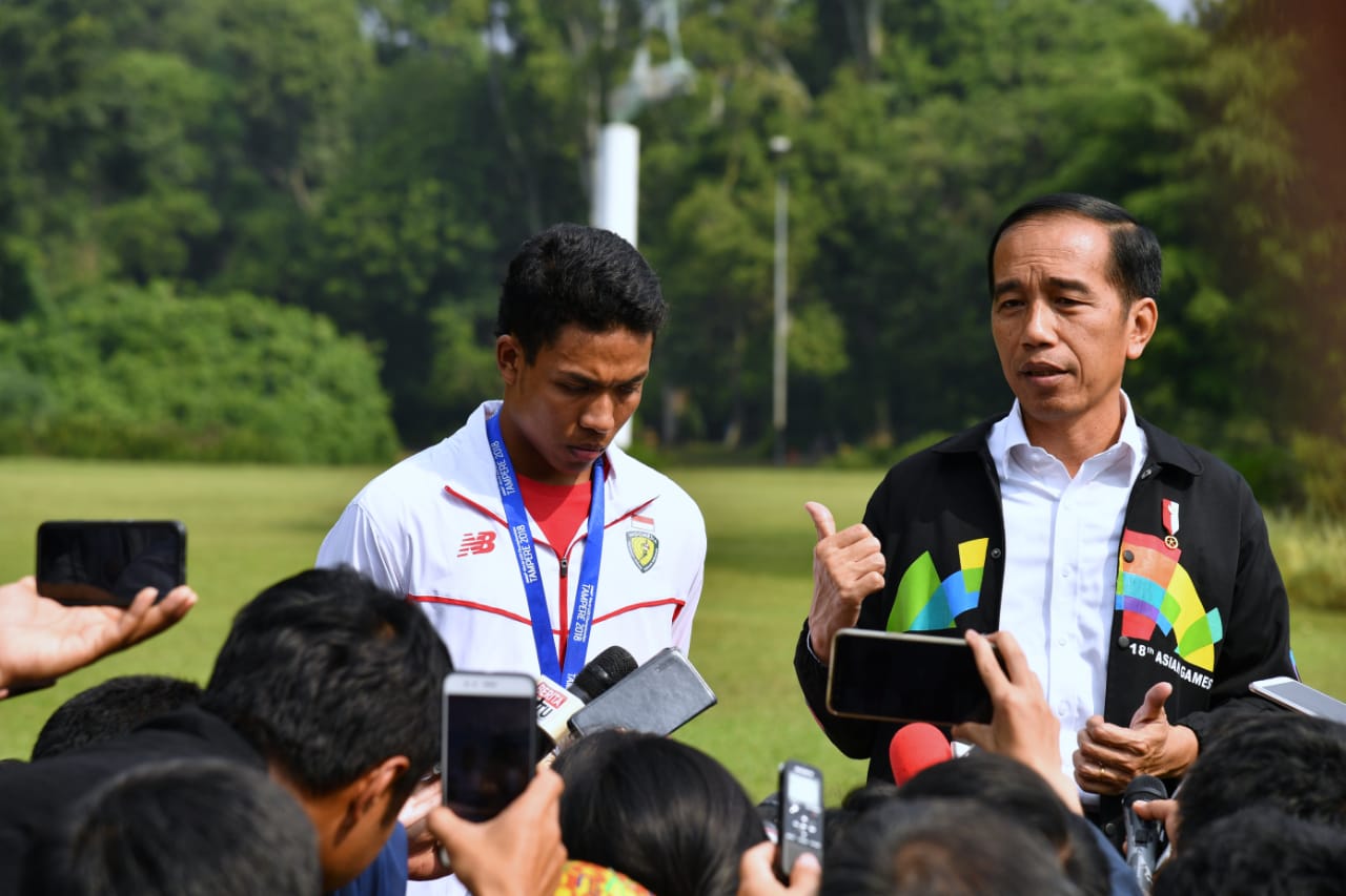 Lalu Muhammad Zohri, sang juara dunia lari 100 meter U-20 bertemu Presiden Joko Widodo, di Istana Bogor, Rabu, 18 Juli 2018. (Foto: Divisi Pers Presiden)