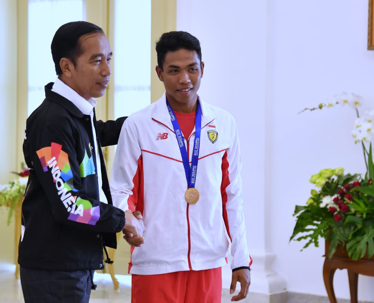 Presiden Jokowi saat menerima kunjungan juara dunia lari 100 meter U-20 di Istana Bogor, Rabu, 18 Juli 2018. (Foto: Divisi Pers Presiden)