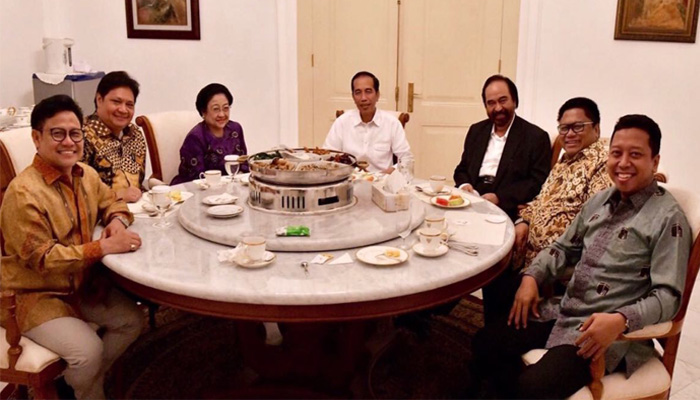 Pertemuan meja bundar yang dihadiri Ketua partai politik pendukung Joko Widodo. (Foto: Setpres)